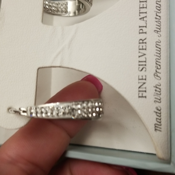 Women's silver plated crystal pierced earrings STOCKING STUFFER - Picture 3 of 6